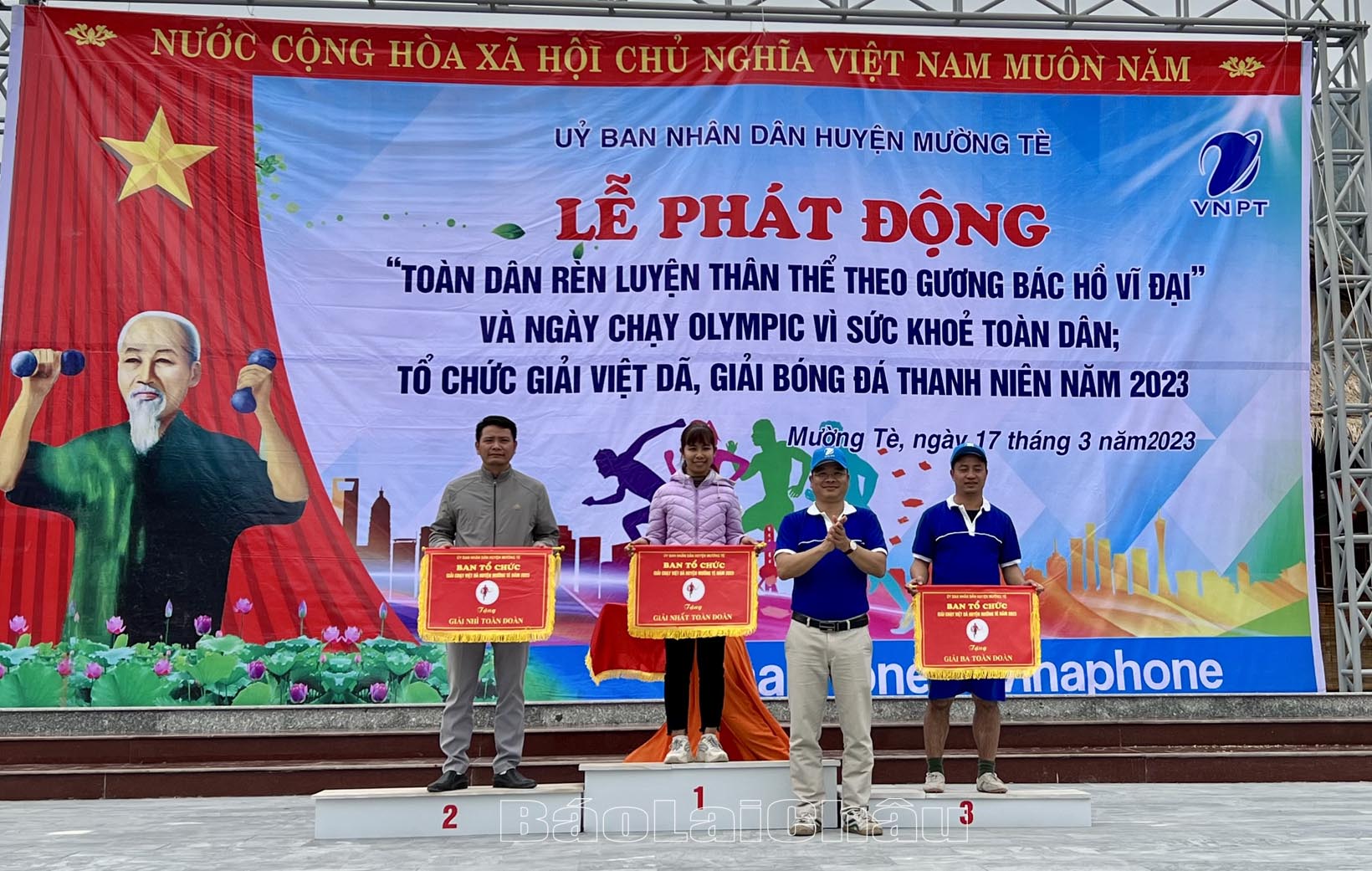 trao giải nhất nhì